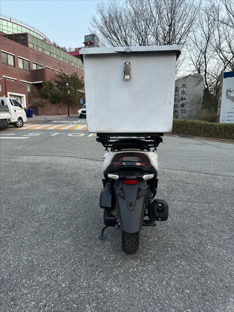 23년식 uhr125 ABS 오토바이 판매합니다--5