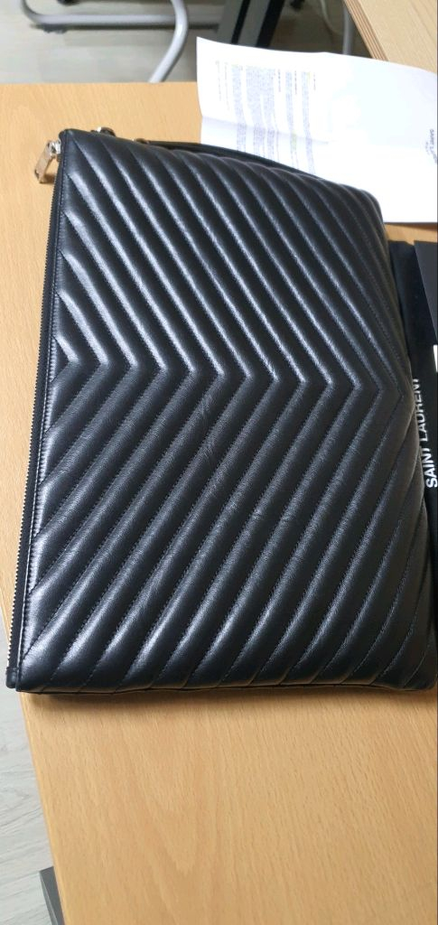 입생로랑 생로랑 클러치백 라지 정품S급(감정서O)구찌프라다루이비통디올고야드샤넬셀린느보테가버버리발렌시아가파우치가방 이미지