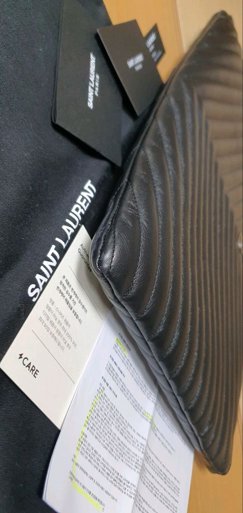 입생로랑 생로랑 클러치백 라지 정품S급(감정서O)구찌프라다루이비통디올고야드샤넬셀린느보테가버버리발렌시아가파우치가방 이미지