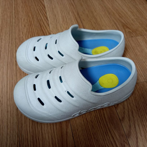 다누앤 키즈 힐링맥스 실내화 220mm 사이즈입니다