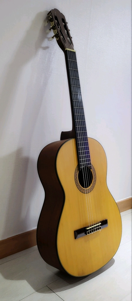오봉기타 김익중 수제 통기타 이미지