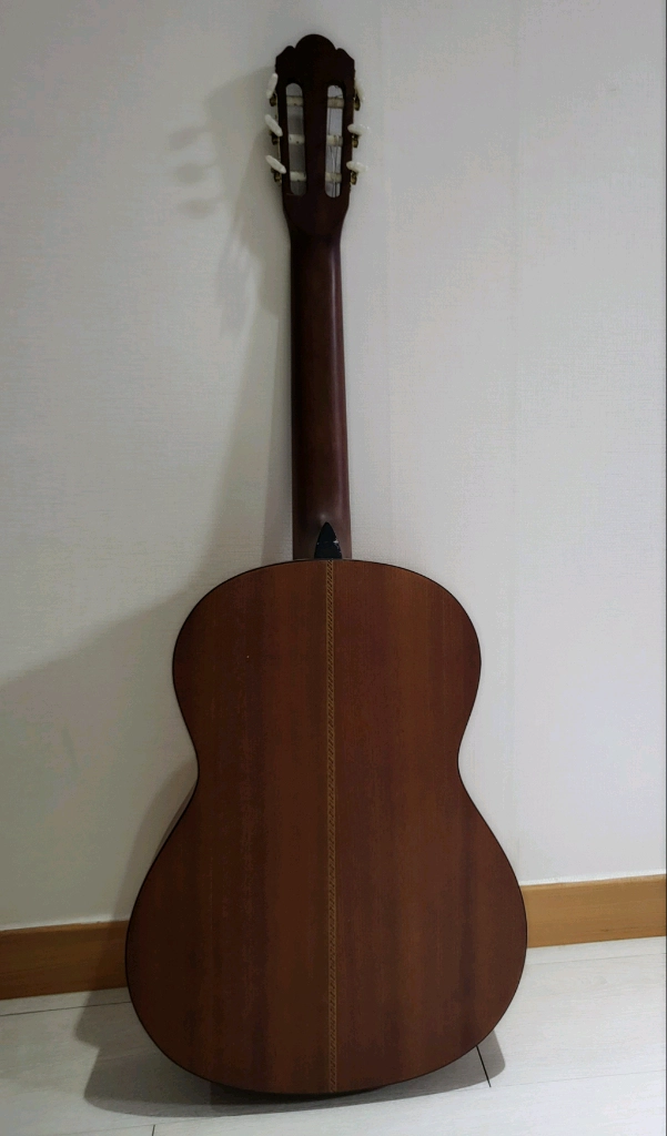 오봉기타 김익중 수제 통기타 이미지