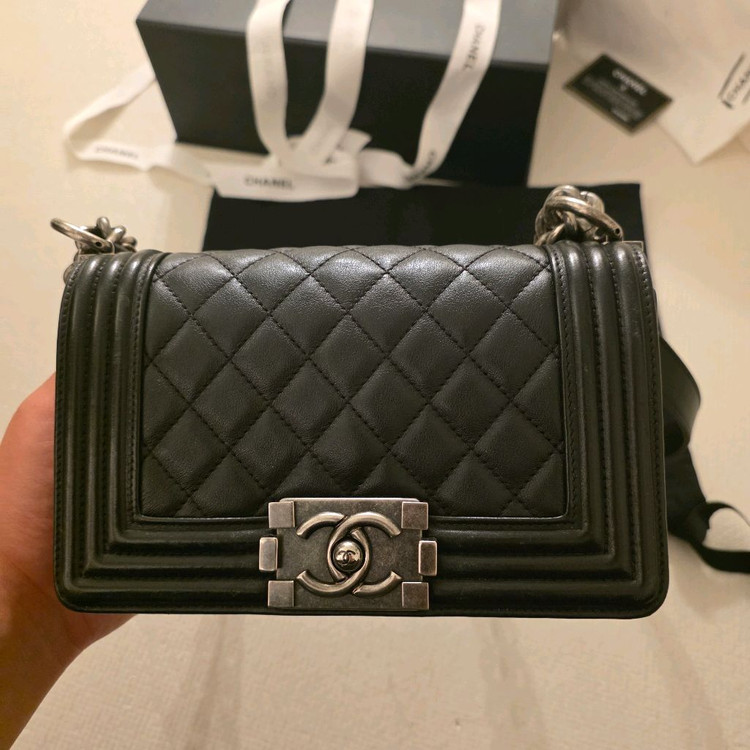 19년도 26번대 샤넬 보이백 판매합니다 이미지