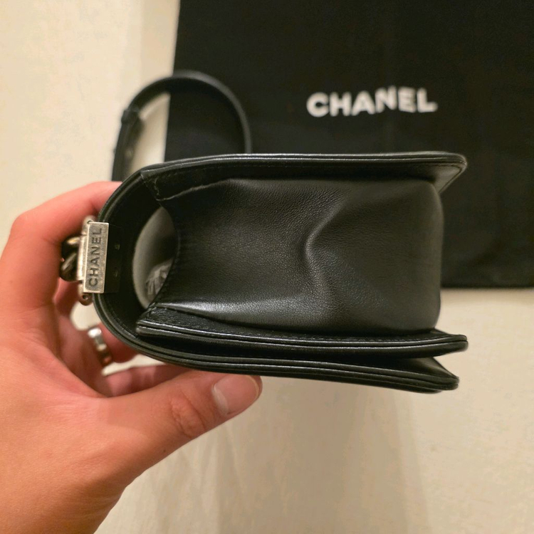 19년도 26번대 샤넬 보이백 판매합니다 이미지