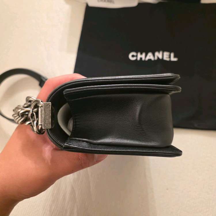 19년도 26번대 샤넬 보이백 판매합니다 이미지