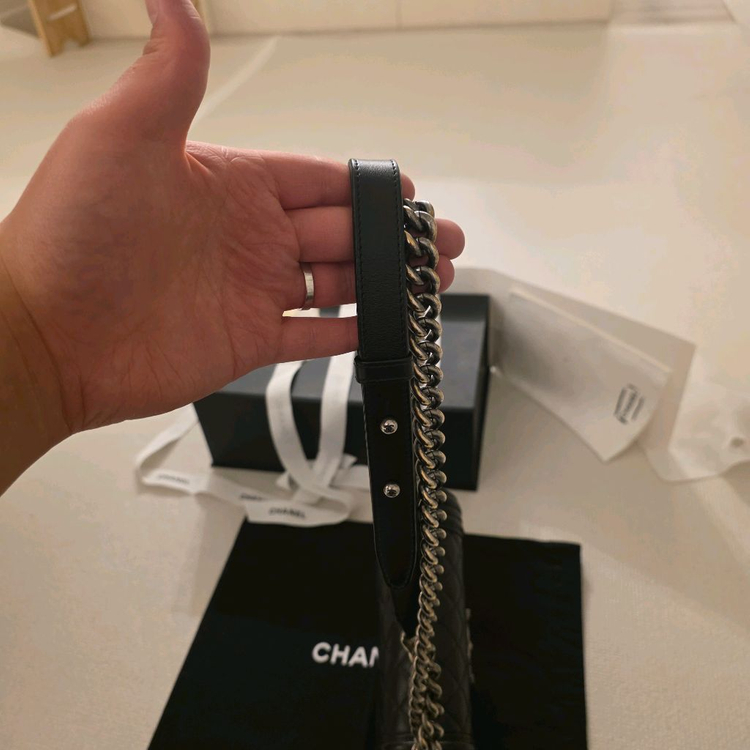 19년도 26번대 샤넬 보이백 판매합니다 이미지