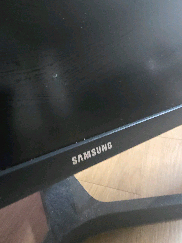 삼성 32인치 4K 모니터--1