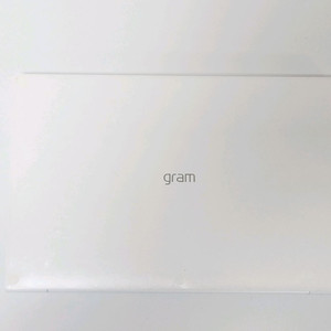 LG 그램 깨끗한 노트북 이미지