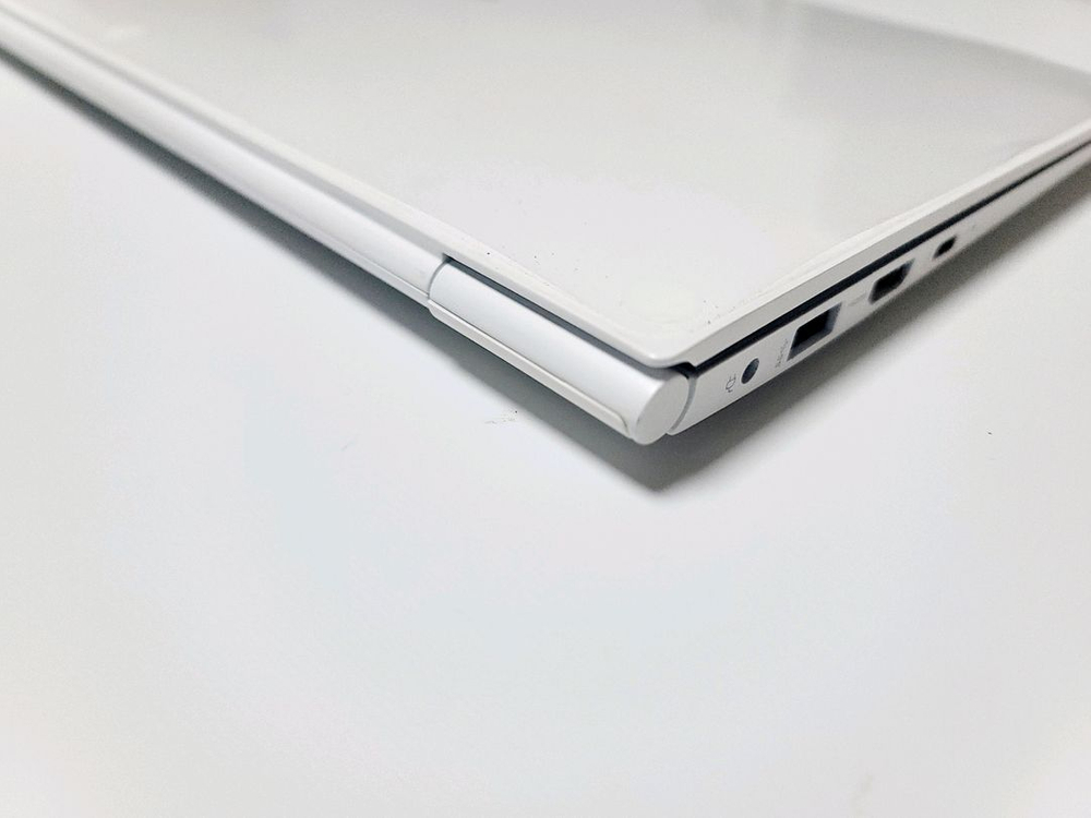 LG 그램 깨끗한 노트북 이미지