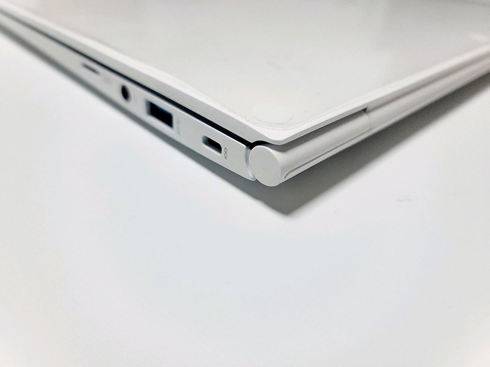 LG 그램 깨끗한 노트북 이미지