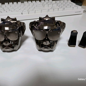 자동차용 다크크롬 불독 송풍구형 방향제 거치대 판매합니다.