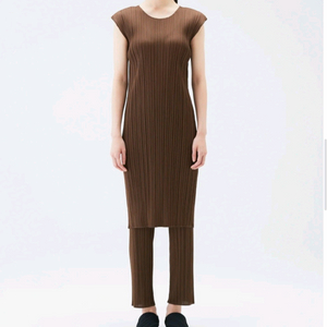 플리츠플리즈 뉴 컬러풀 베이직 원피스 브라운