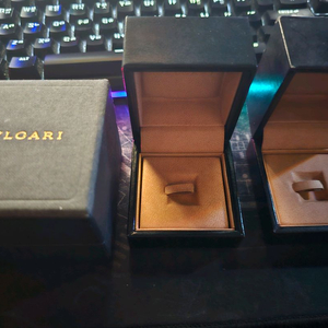 불가리 구형 비제로원 케이스 2개 팝니다 이미지