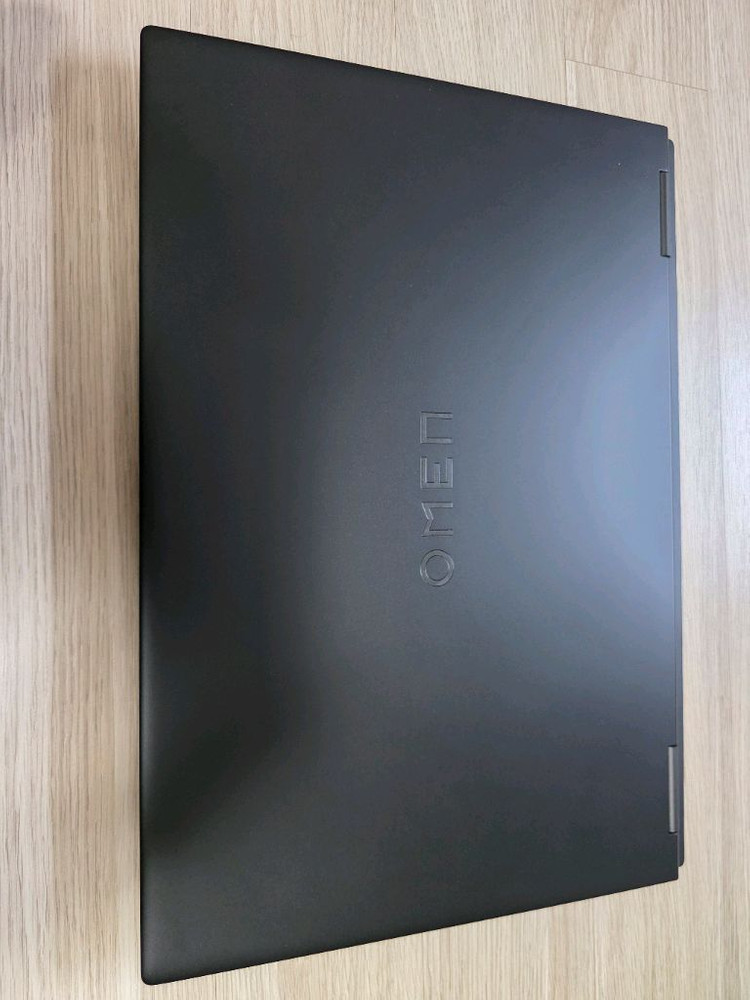 신품급 HP 오멘16 게이밍 노트북 QHD R7 7840hs 32램--0