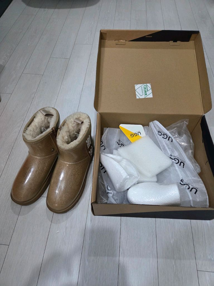 UGG 키즈 클리어 부츠 35(225) 이미지