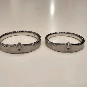 <새것>18k화이트골드_라인 큐빅 커플링 이미지