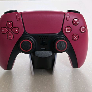 플스 듀얼센스 패드 and 거치대 충전기 이미지