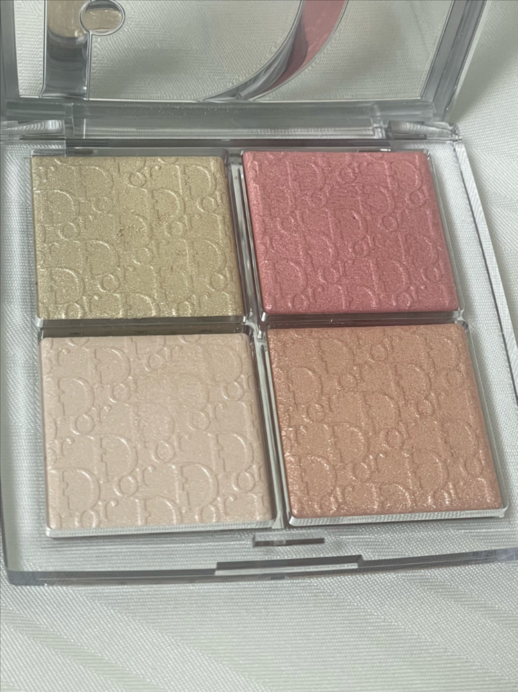 디올 백스테이지 글로우 맥시마이저 팔레트 004번 판매합니다--2