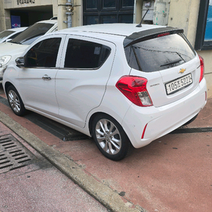 부산.경남 21년식. 스파크 팔아요 휜색요