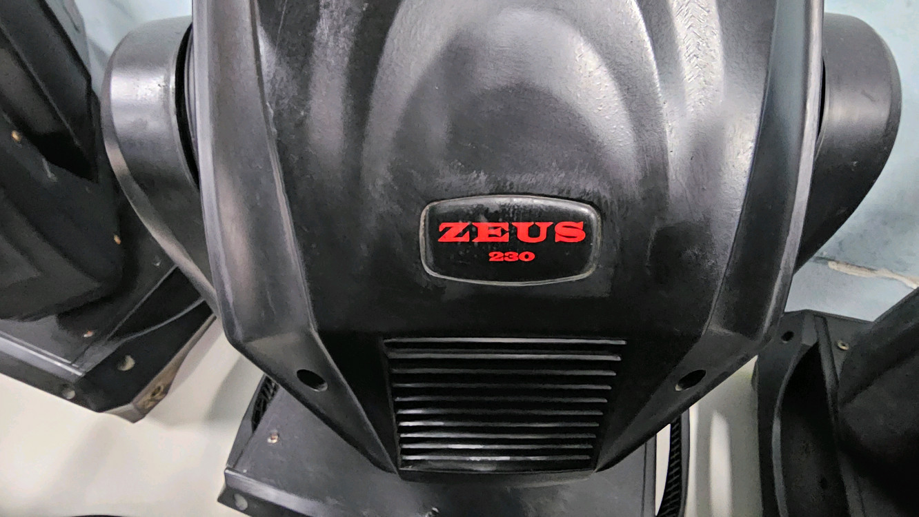 제우스230 조명8대,렉케이스,행거 일괄판매(일부고장난조명)--3