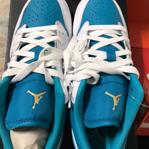 [나이키] 조던 1 로우 (GS) 245 사이즈 판매함 이미지