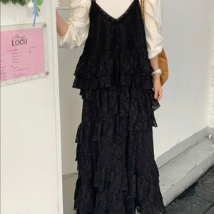 바이씨니 꽃레이스 뷔스티에 스커트 셋업 블랙