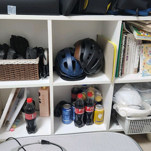 화이트 색상 6칸 책장 이미지