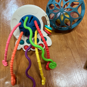 캐스비 우주선 치발기 손감각 발달 장난감 2종