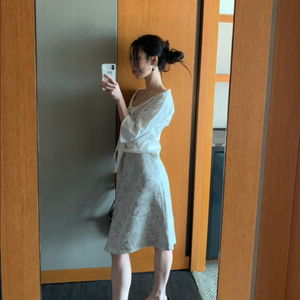 르에 lea plain bowtie top 플레인 보타이 탑