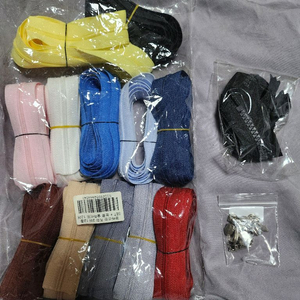 지퍼, 폼폼 메이커, 자투리원단, 주머니 도안, 쪽가위, 시침핀 등