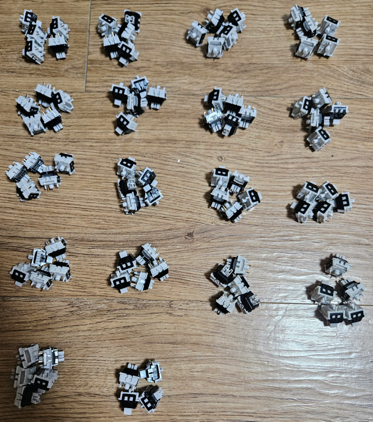 독거미 F87 Pro와 RS8의 키캡 및 스위치 판매합니다--2