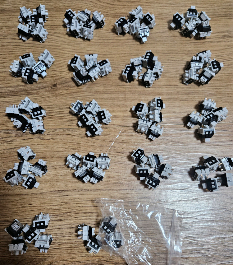 독거미 F87 Pro와 RS8의 키캡 및 스위치 판매합니다--3