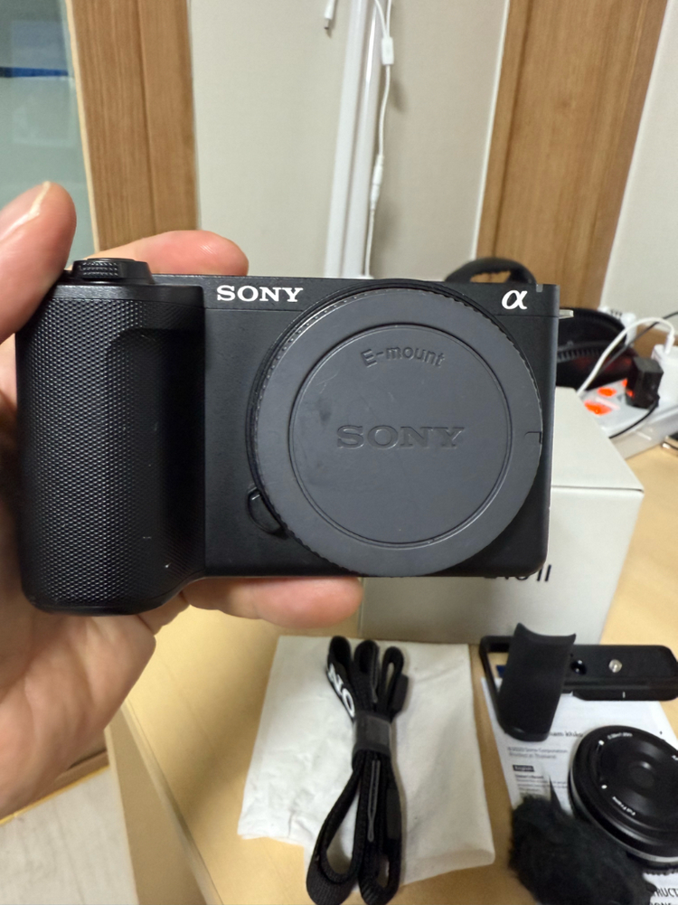소니 ZV-e10m2 바디 + 그립 + 28mm f4.5--1