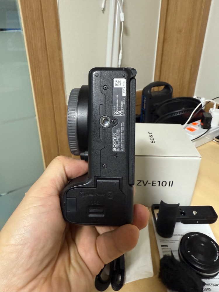 소니 ZV-e10m2 바디 + 그립 + 28mm f4.5--4
