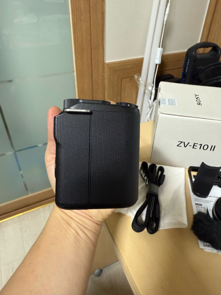 소니 ZV-e10m2 바디 + 그립 + 28mm f4.5--5