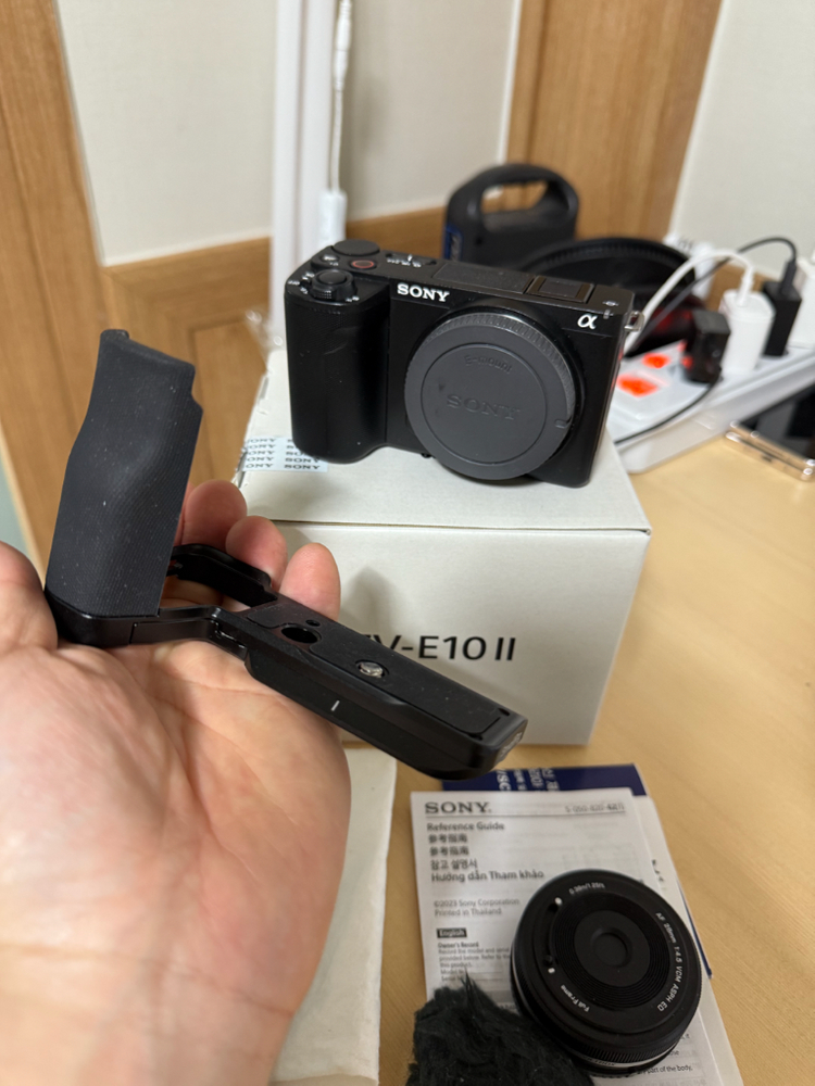 소니 ZV-e10m2 바디 + 그립 + 28mm f4.5--6
