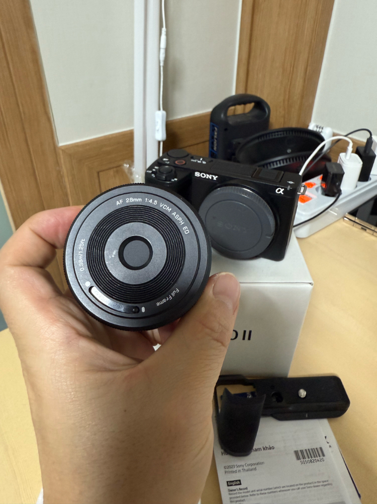 소니 ZV-e10m2 바디 + 그립 + 28mm f4.5--8