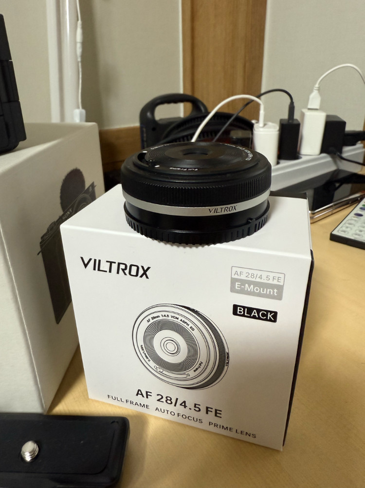 소니 ZV-e10m2 바디 + 그립 + 28mm f4.5--9