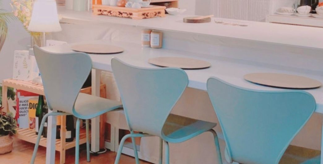 카페 테이블 의자 세트 이미지