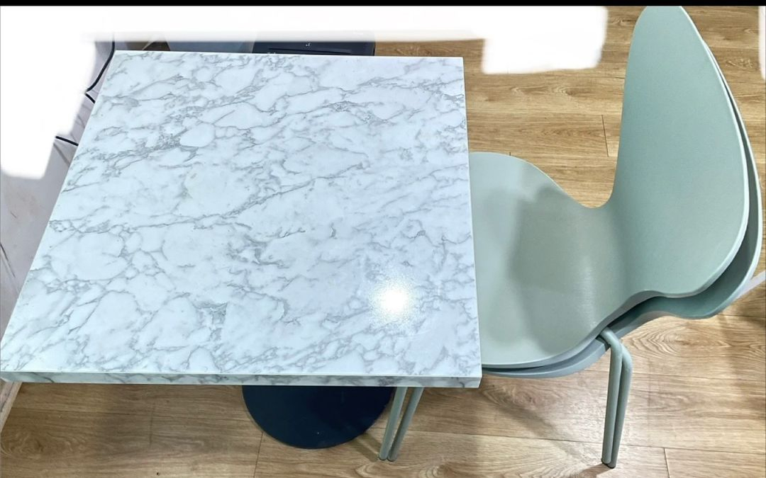 카페 테이블 의자 세트 이미지