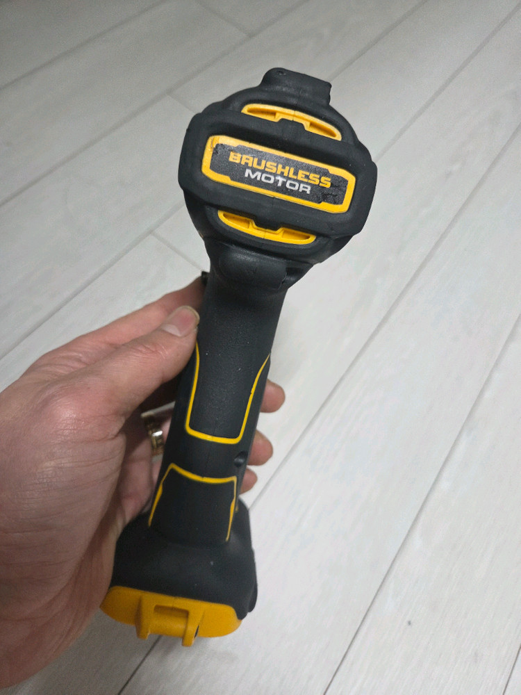 디월트 정품 임팩드릴 DCF809 18볼트--3