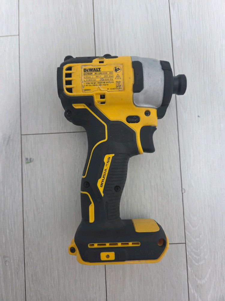 디월트 정품 임팩드릴 DCF809 18볼트--4