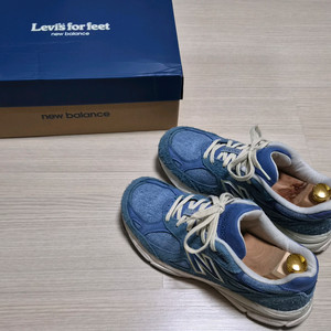 뉴발란스 X 리바이스 990 V3