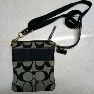 여성 코치 미니 크로스백 이미지