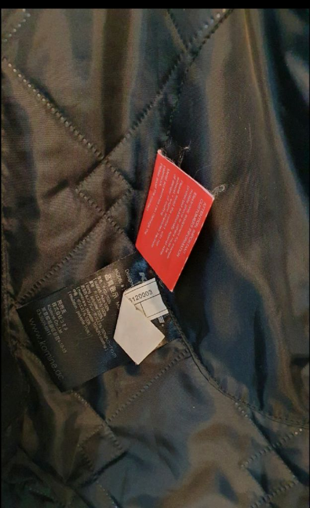 블랙 색상의 코미네 오토바이 자켓입니다. EU M JP L 사이즈이며, 무난한 디자인이라 어떤 바이크에도 잘 어울립 이미지