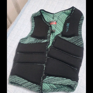 웨이크보드 구명조끼 팝니다