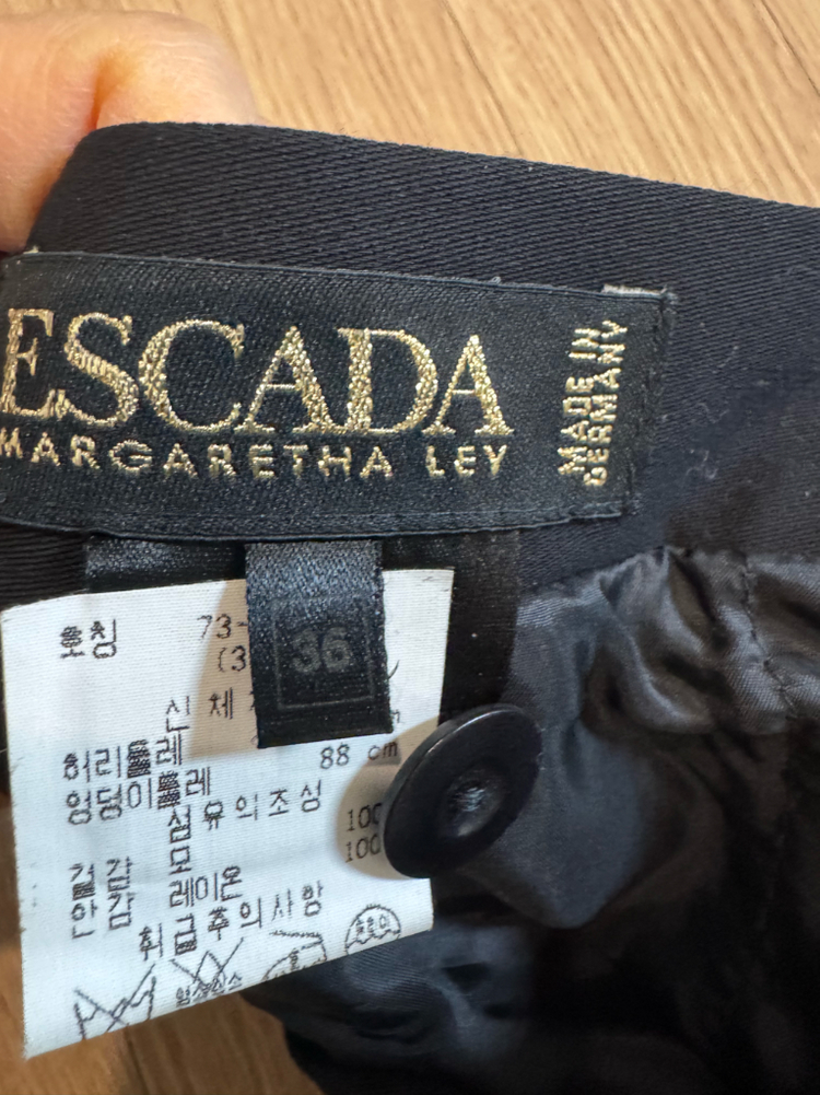 Escada 에스까다 H블랙 롱스커트--1