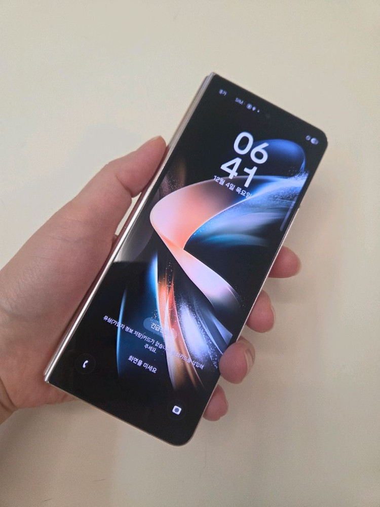 갤럭시 Z폴드4 512G 특S급 서울z폴드4 인천z폴드4 강원z폴드4 파주z폴드4 대구z폴드4 창원z폴드4 중고폰 이미지