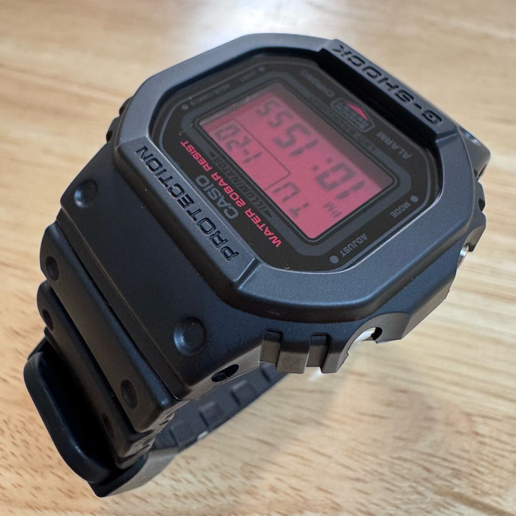 지샥 [DW-5600BBR] 블랙 & 레드 (미사용품) 이미지