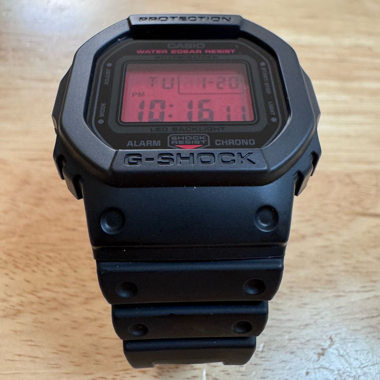 지샥 [DW-5600BBR] 블랙 & 레드 (미사용품) 이미지